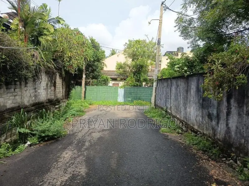 Rajagiriya, Park Lane 19.75 Perches of Land & Livable House for Sale