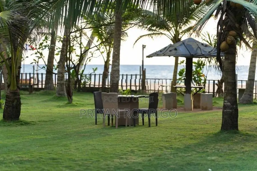 Wadduwa, Hotel property on the beach for Sale