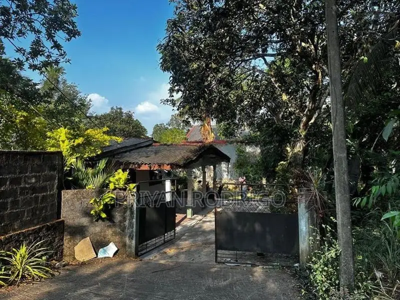 Kottawa Rukmalgama 16.5 Perches of Land with an Old House for Sale