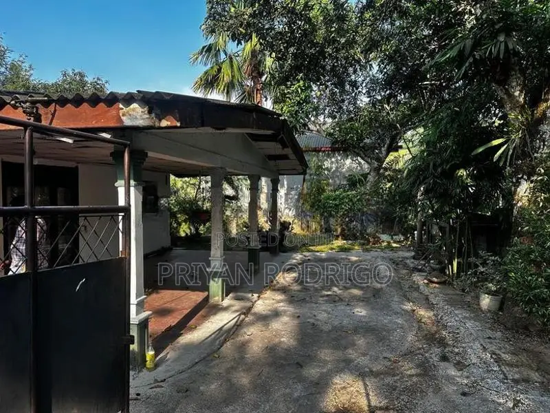 Kottawa Rukmalgama 16.5 Perches of Land with an Old House for Sale