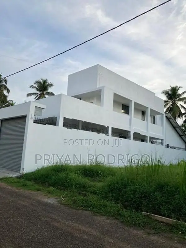 Divulapitiya, Brand New 04 BR House on 15.6 Perches of Land for Sale