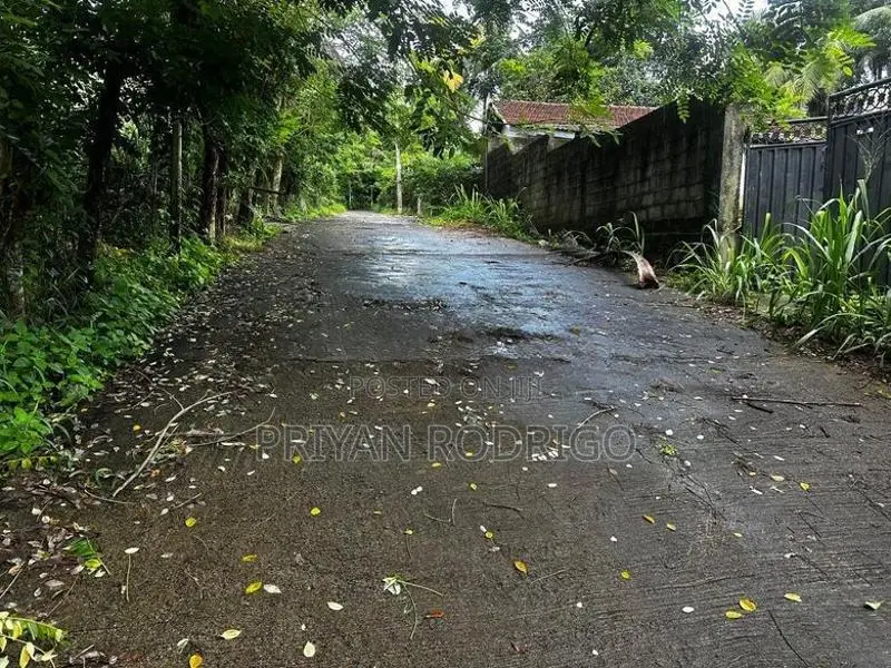 Kottawa Rukmalgama 16.5 Perches of Land with an Old House for Sale