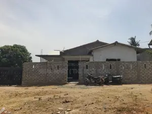 ARUGAM BAY : 3-BR (33P) SPACIOUS HOUSE FOR SALE