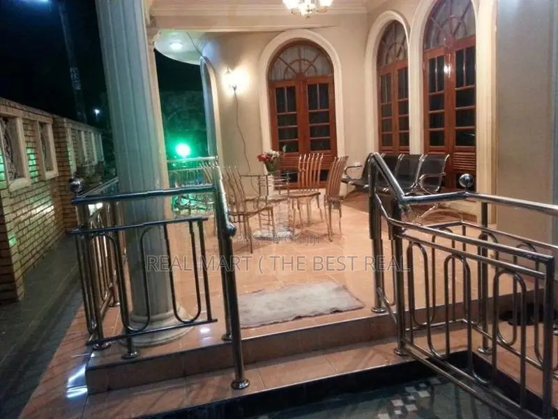 Kandy : 9BR (21.5P) 4-Storey House for Sale