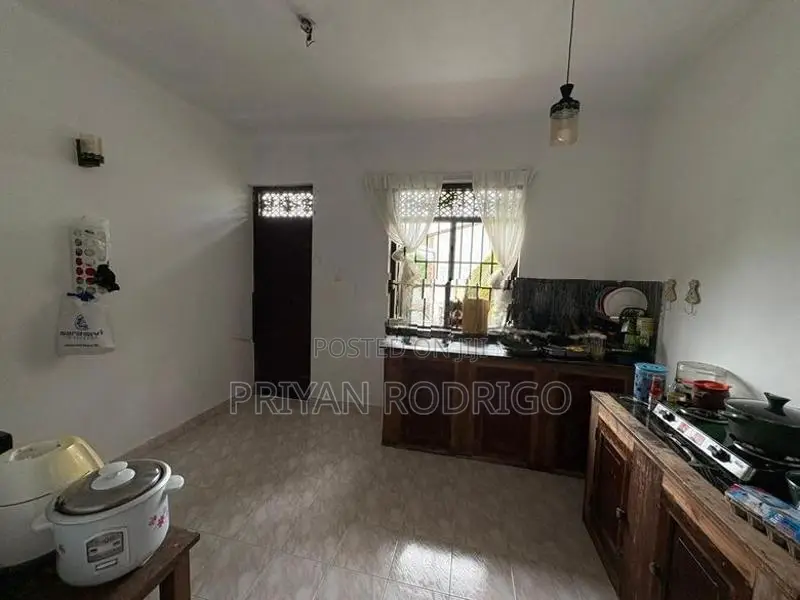 Sri Jayawardenapura Kotte - Beddagana Road 04 Bed Room House for Rent