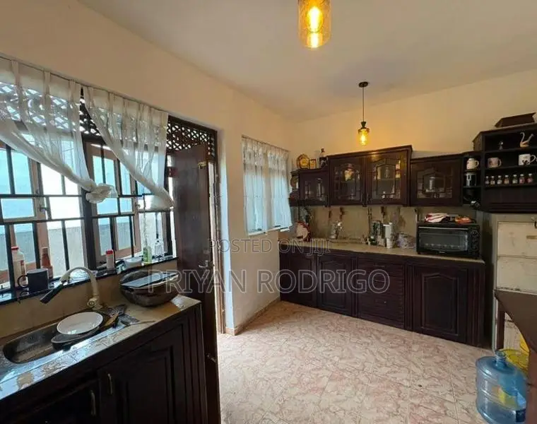 Sri Jayawardenapura Kotte - Beddagana Road 04 Bed Room House for Rent