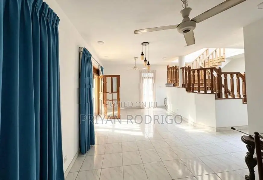 Sri Jayawardenapura Kotte - Beddagana Road 04 Bed Room House for Rent