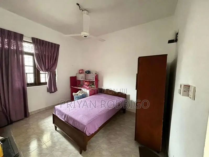 Sri Jayawardenapura Kotte - Beddagana Road 04 Bed Room House for Rent