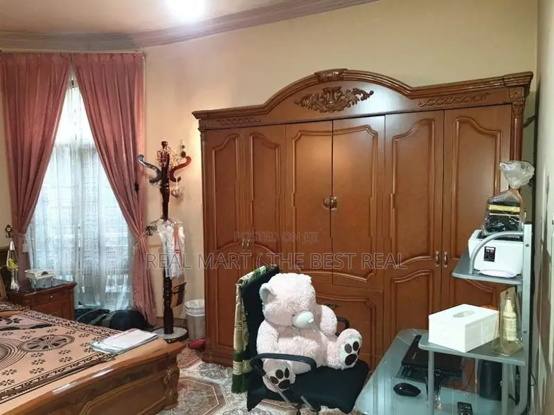 Kandy : 9BR (21.5P) 4-Storey House for Sale