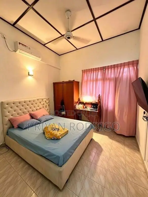 Sri Jayawardenapura Kotte - Beddagana Road 04 Bed Room House for Rent