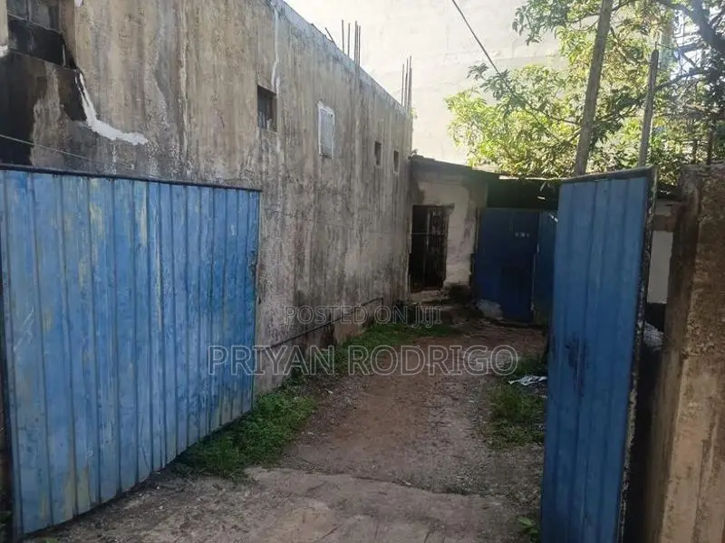 Nawala Koswatta 16.5 Perches of Land with an Old House for Sale