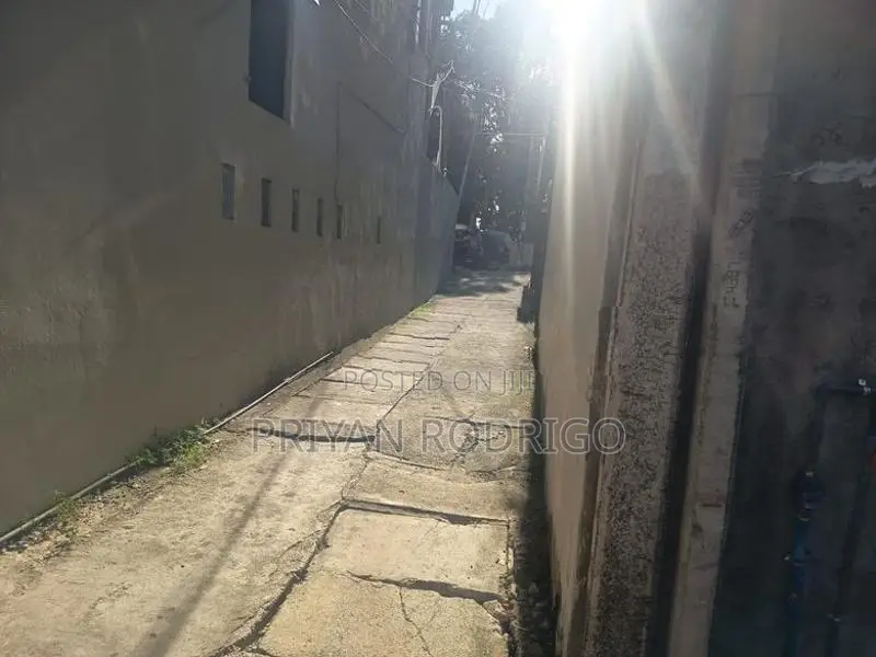 Nawala Koswatta 16.5 Perches of Land with an Old House for Sale