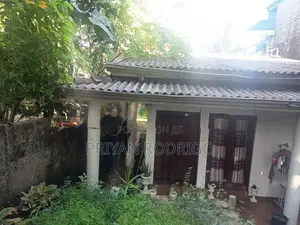 Nawala Koswatta 16.5 Perches of Land with an Old House for Sale