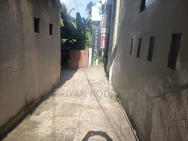 Nawala Koswatta 16.5 Perches of Land with an Old House for Sale