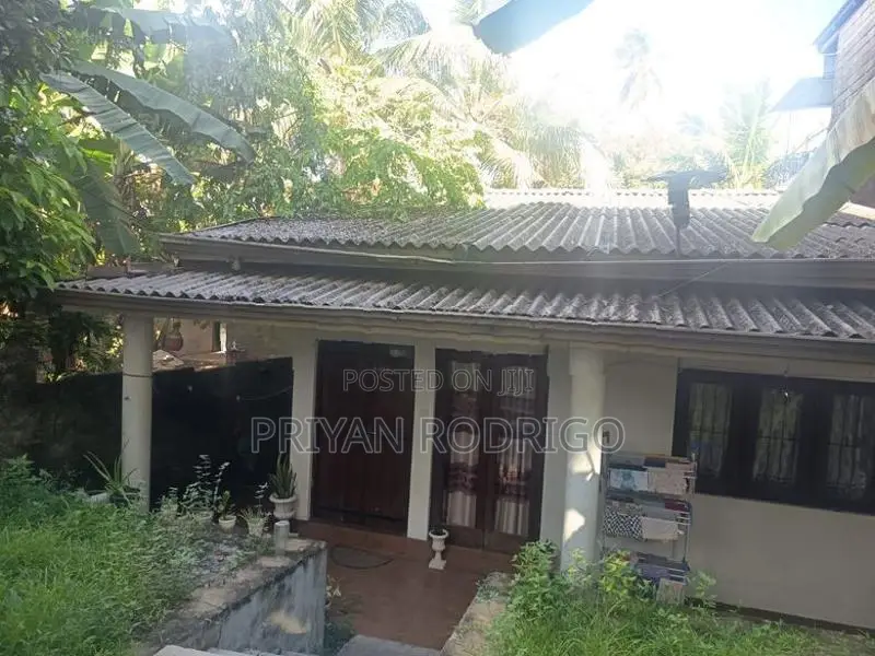 Nawala Koswatta 16.5 Perches of Land with an Old House for Sale