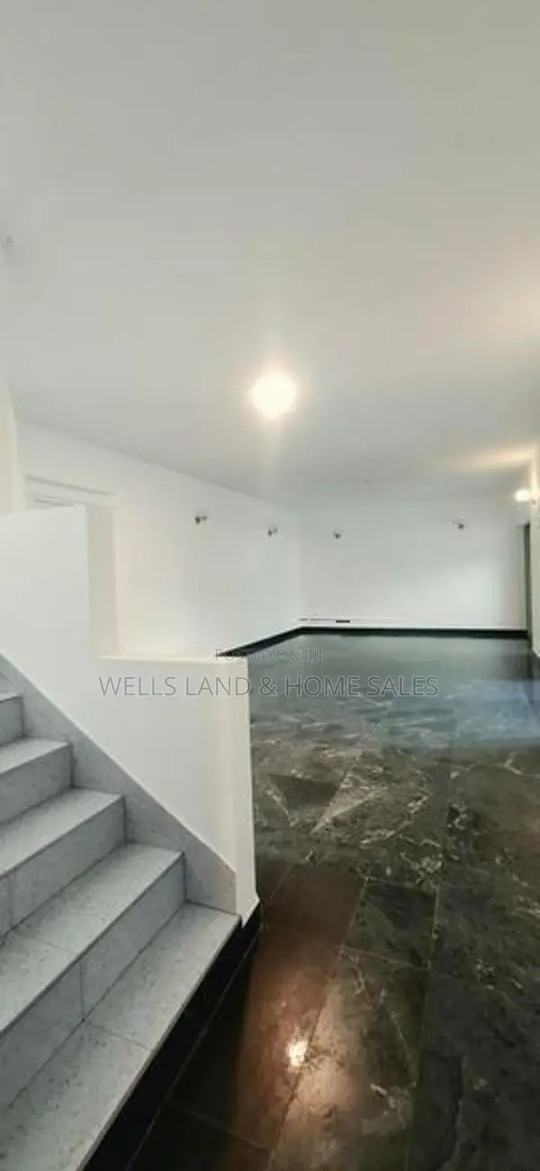 Unfurnished 4 Bedrooms House For Rent - Kotte