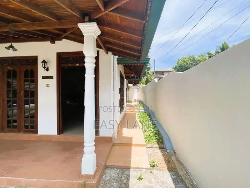 බේරුවලින් ගාලු පාරට මීටර් 200ක් දුරින් සුපිරි නිවසක් / RU 12600
