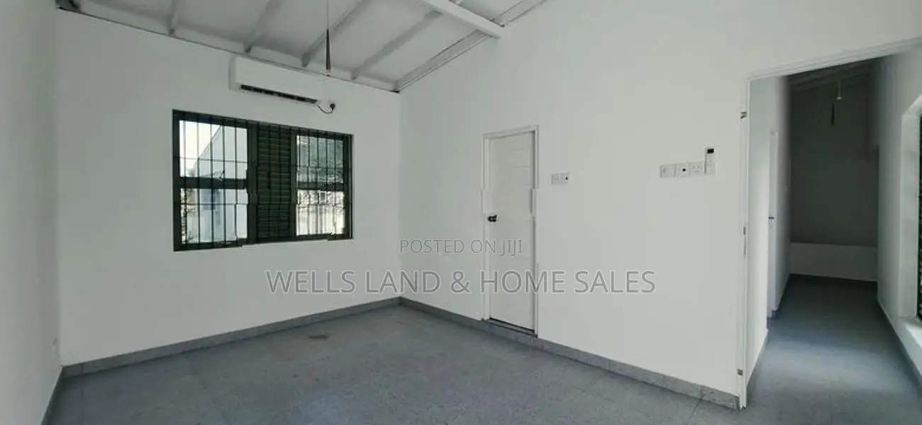 Unfurnished 4 Bedrooms House For Rent - Kotte