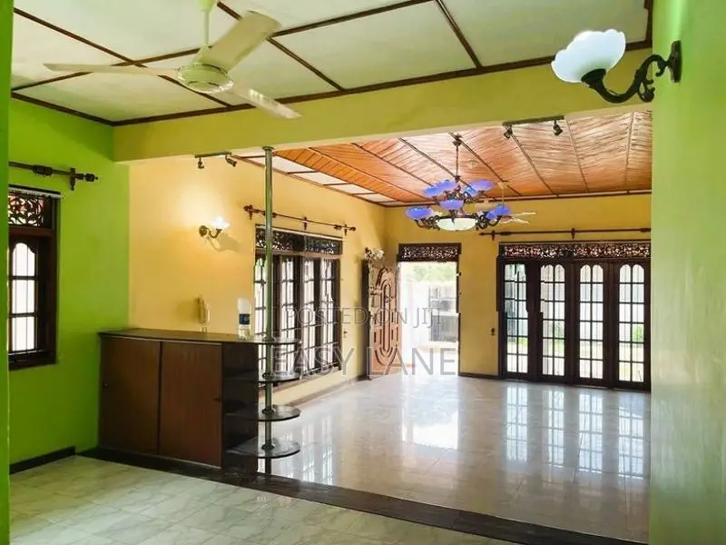 බේරුවලින් ගාලු පාරට මීටර් 200ක් දුරින් සුපිරි නිවසක් / RU 12600