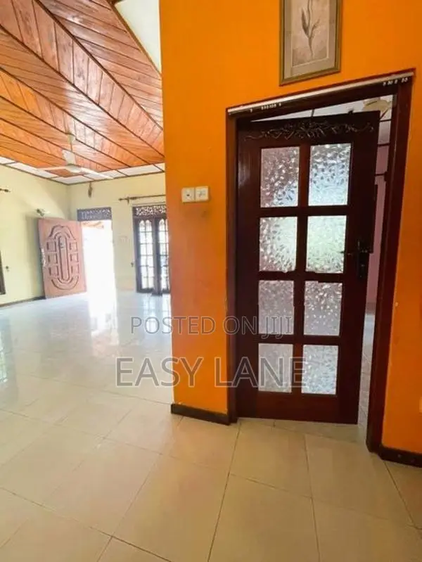 බේරුවලින් ගාලු පාරට මීටර් 200ක් දුරින් සුපිරි නිවසක් / RU 12600