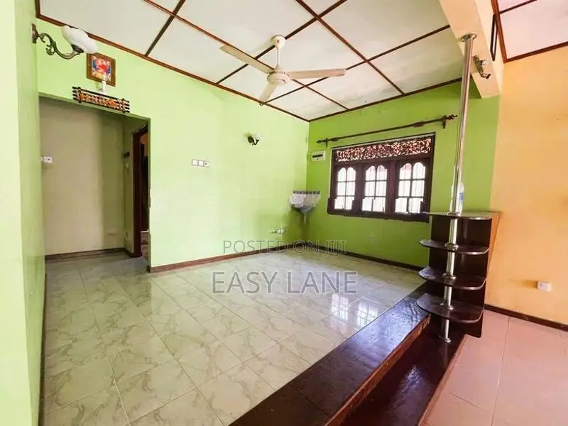බේරුවලින් ගාලු පාරට මීටර් 200ක් දුරින් සුපිරි නිවසක් / RU 12600