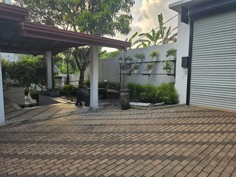 Super Luxury House for Sale in Kolonnawa