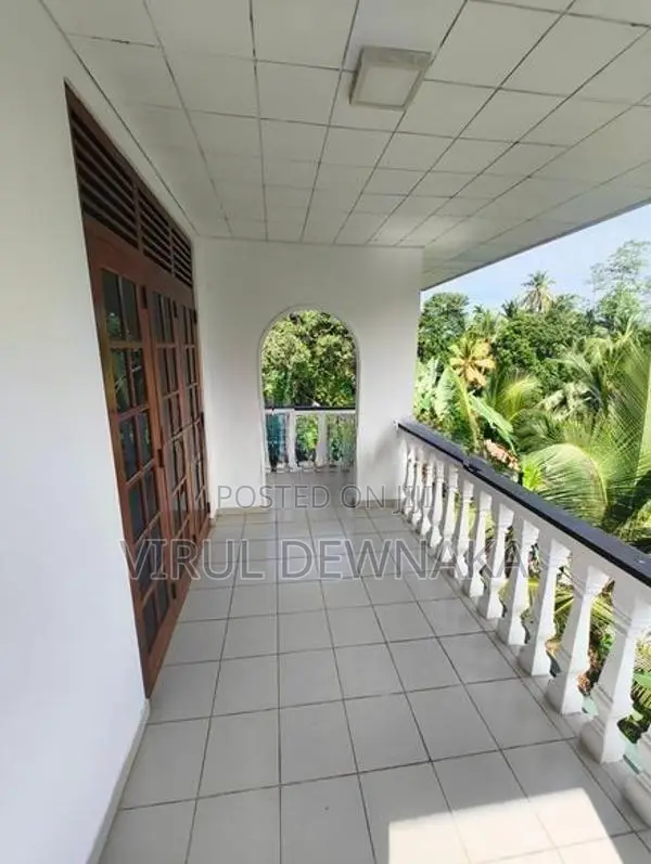 Renovated 4-Bedroom Two-Storey House For Rent in Paddinoruwa, Galle