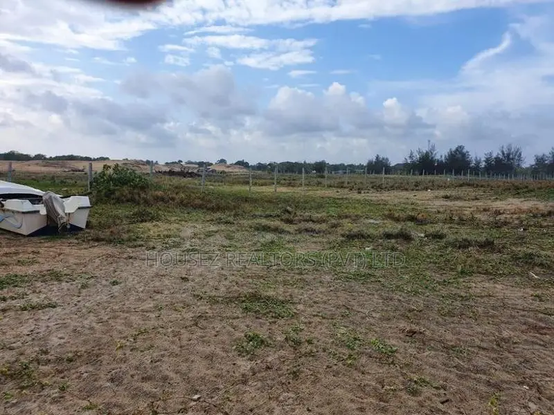 5-Acre Beachfront Land for Sale – Whiskey Point, Pottuvil