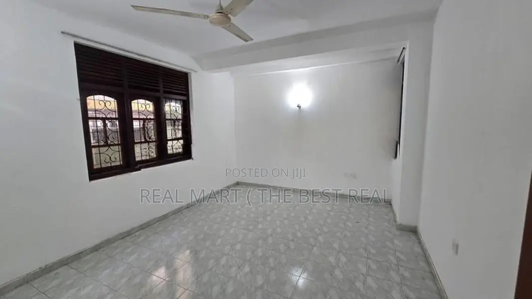 Kirulapone : 4-BR (10P) 2-Storey House for Rent