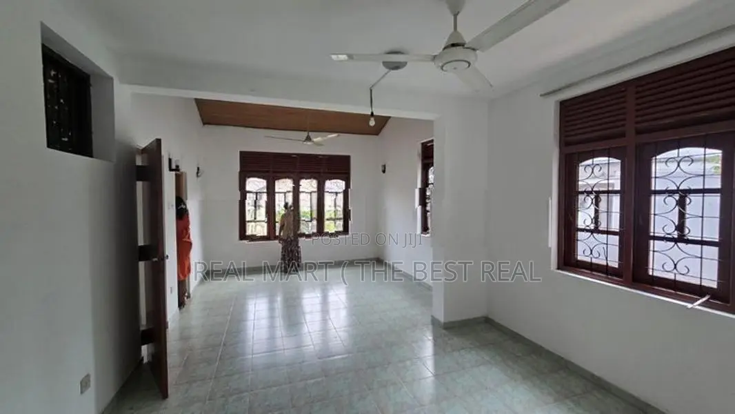 Kirulapone : 4-BR (10P) 2-Storey House for Rent