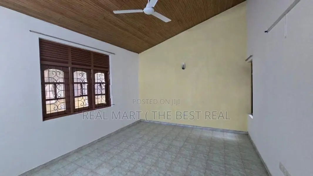 Kirulapone : 4-BR (10P) 2-Storey House for Rent