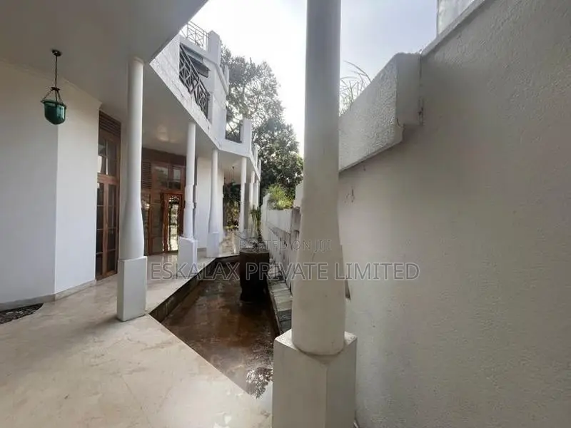 3 Storey House For Sale in Battaramulla - EH398