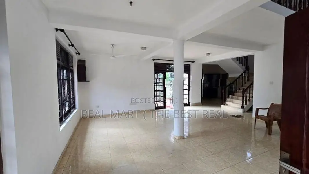 Kirulapone : 4-BR (10P) 2-Storey House for Rent