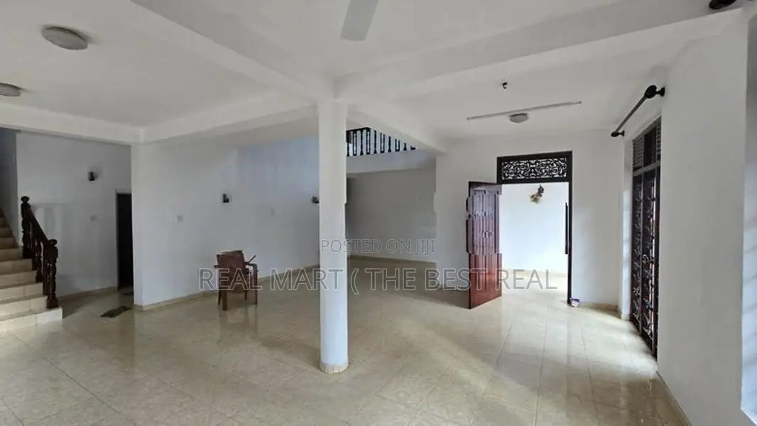 Kirulapone : 4-BR (10P) 2-Storey House for Rent