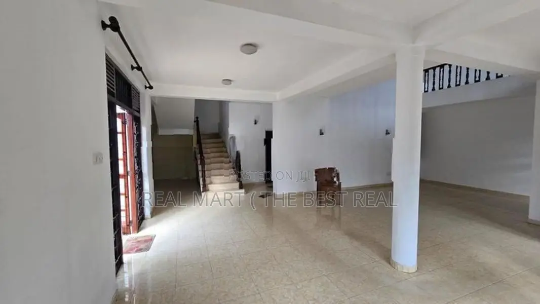 Kirulapone : 4-BR (10P) 2-Storey House for Rent