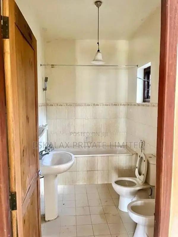 2 Storey House for Rent in Battaramulla - EH409