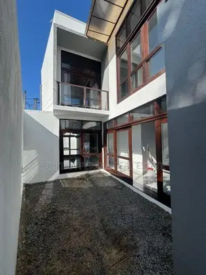 Unoccupied Brand New 5BRModern House at Malabe For Sale