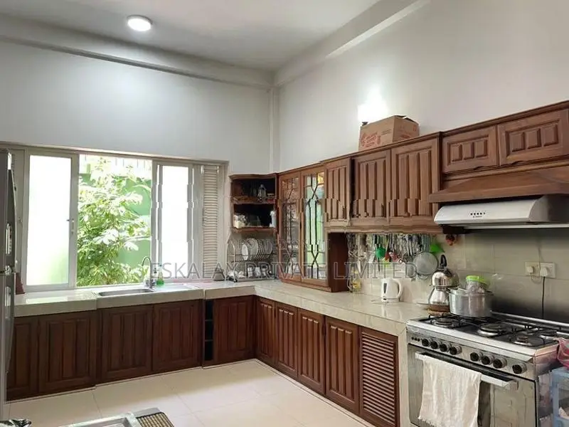 3 Storey 11BR House for Sale in Rajagiriya - EH357