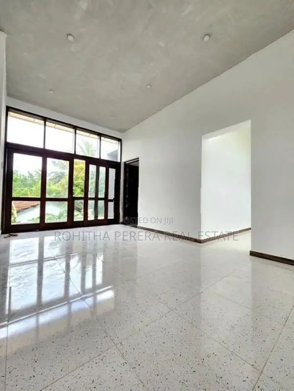 Unoccupied Brand New 5BRModern House at Malabe For Sale