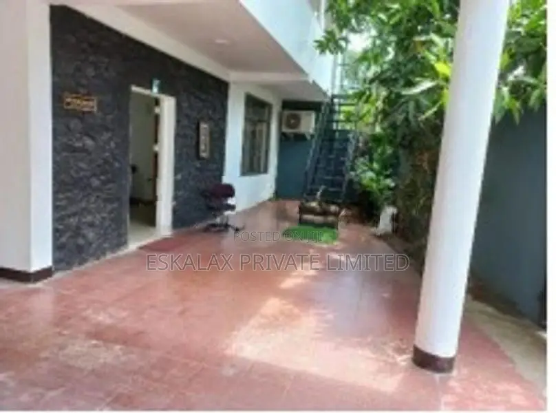2 Storey House for Sale in Balapokuna Place, Colombo 6 - Eh354