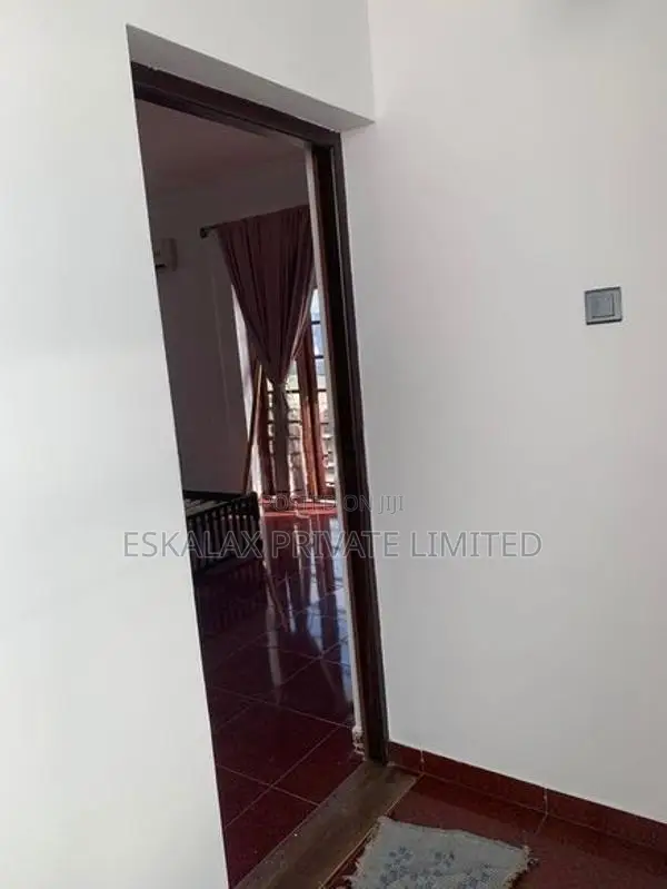 4 Storey House for Rent in Hill Street, Dehiwala - EH348