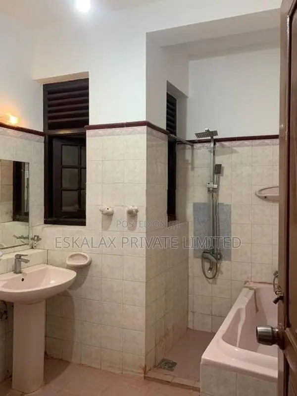 4 Storey House for Rent in Hill Street, Dehiwala - EH348