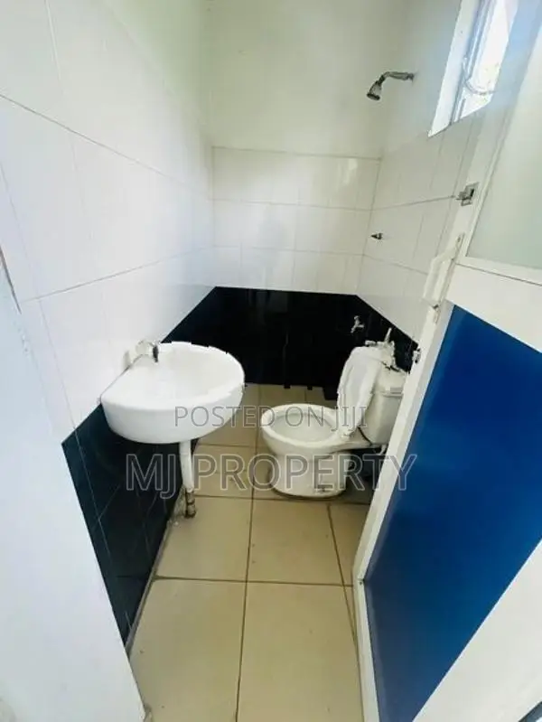 ( YC-1065) Valuable Commercial Shop Space for Rent in Godagama