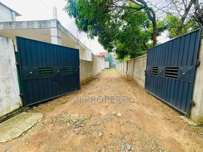 ( YC-1070) Valuable Commercial Warehouse for Sale in Homagama
