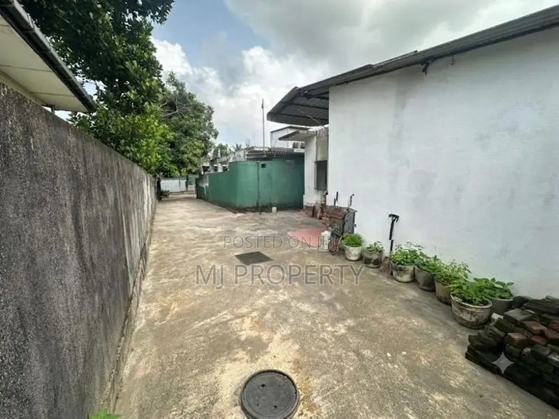 ( YC-1070) Valuable Commercial Warehouse for Sale in Homagama