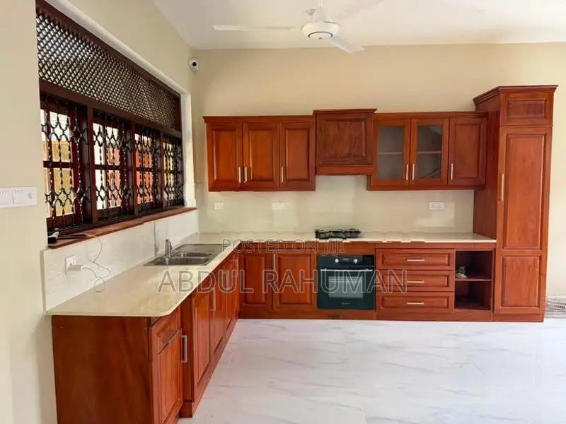 Commercial Building 9 Rooms Sea View Fully Furnished Putalam