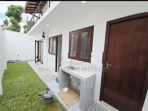 BATTARAMULLA : 3-AC-BR (8.5P) BRAND NEW LUXURY HOUSE FOR SALE