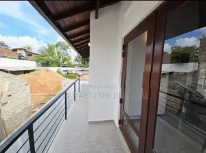 BATTARAMULLA : 3-AC-BR (8.5P) BRAND NEW LUXURY HOUSE FOR SALE