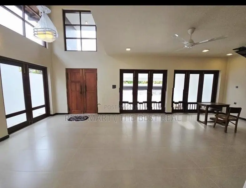 BATTARAMULLA : 3-AC-BR (8.5P) BRAND NEW LUXURY HOUSE FOR SALE