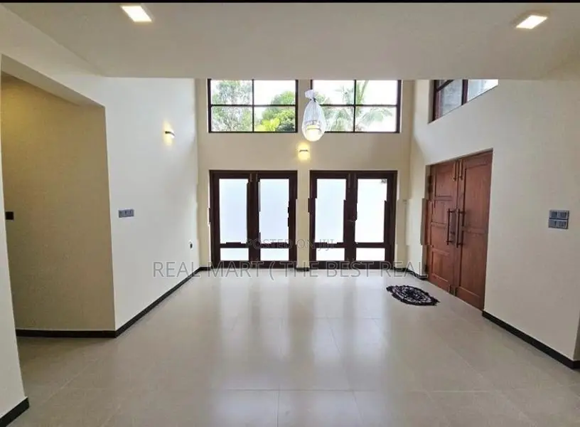 BATTARAMULLA : 3-AC-BR (8.5P) BRAND NEW LUXURY HOUSE FOR SALE
